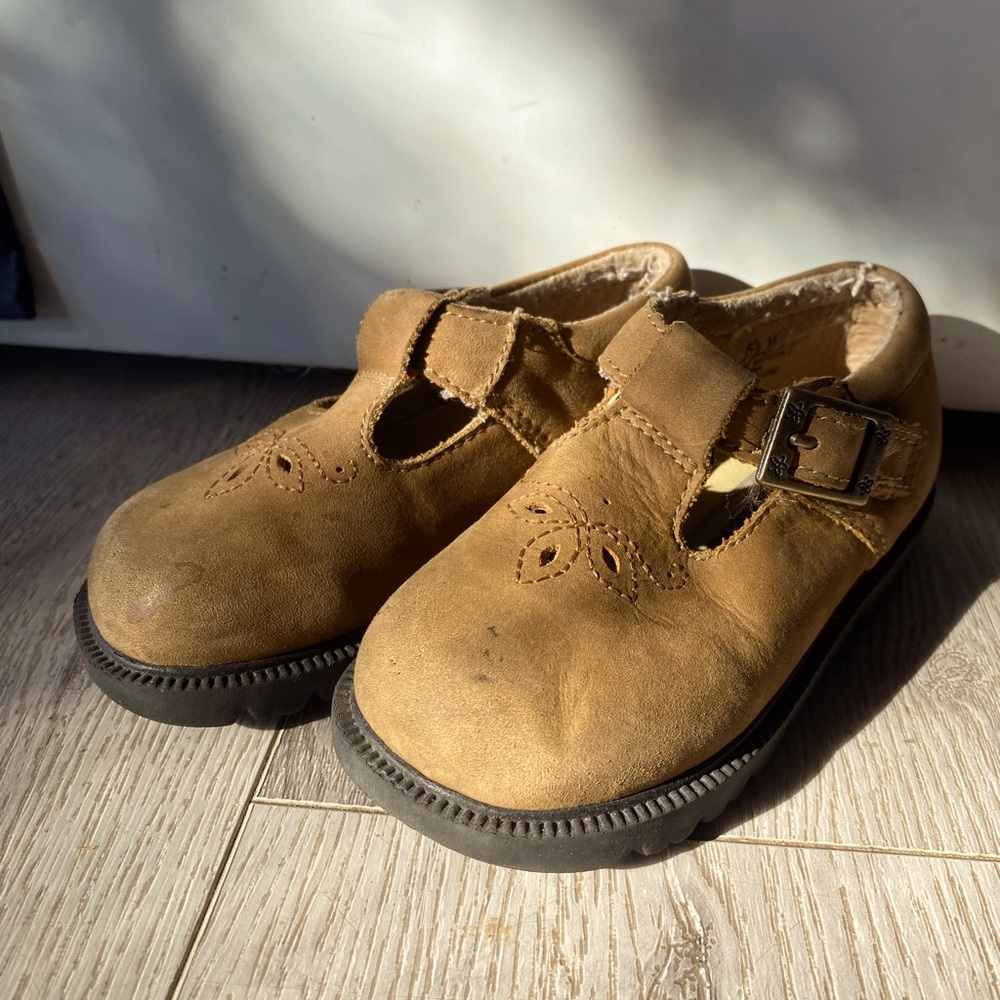Earth elements leather Mary janes.